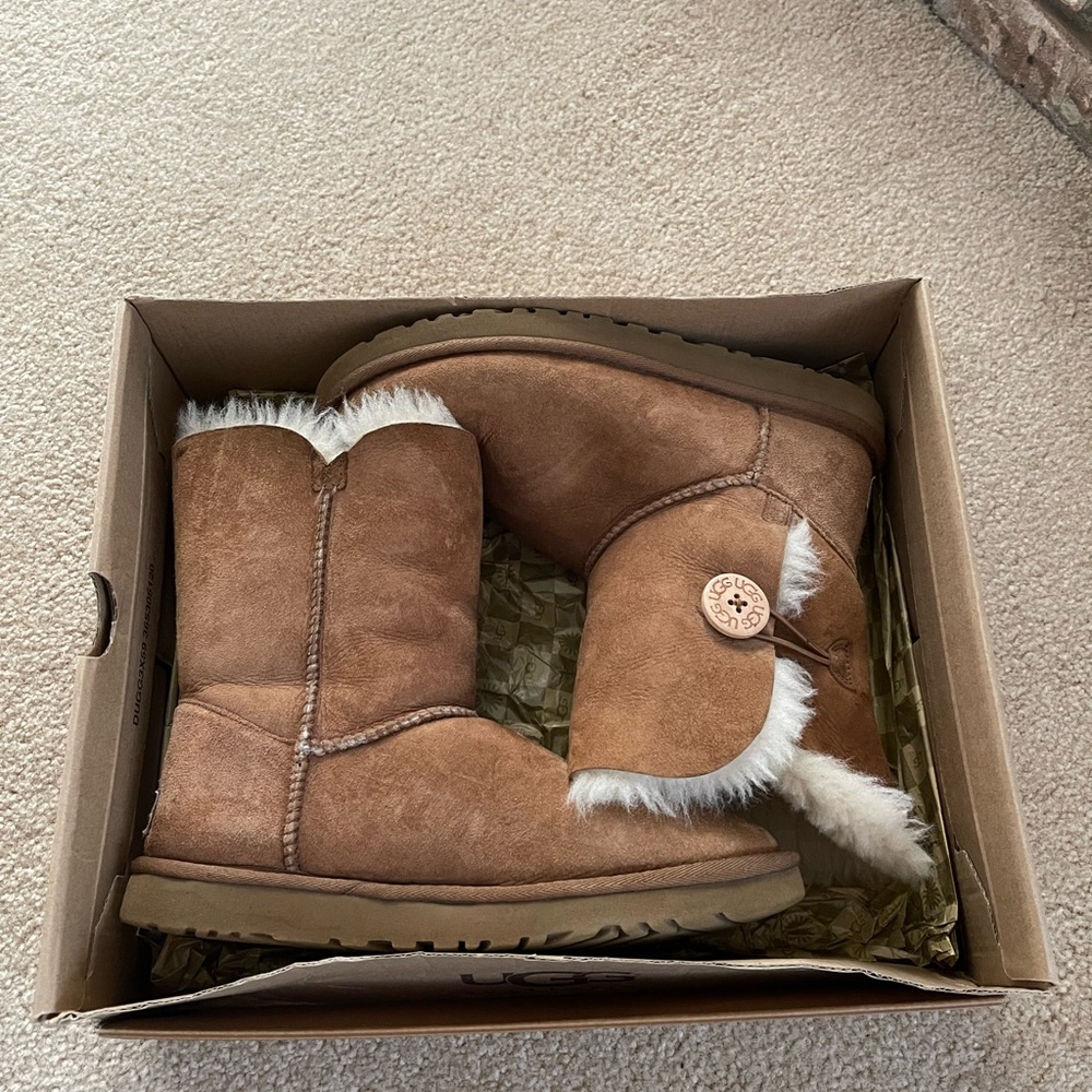 Chestnut Bailey Button Uggs